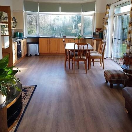 4 Bedroom Country Home Bristol Bagian luar foto