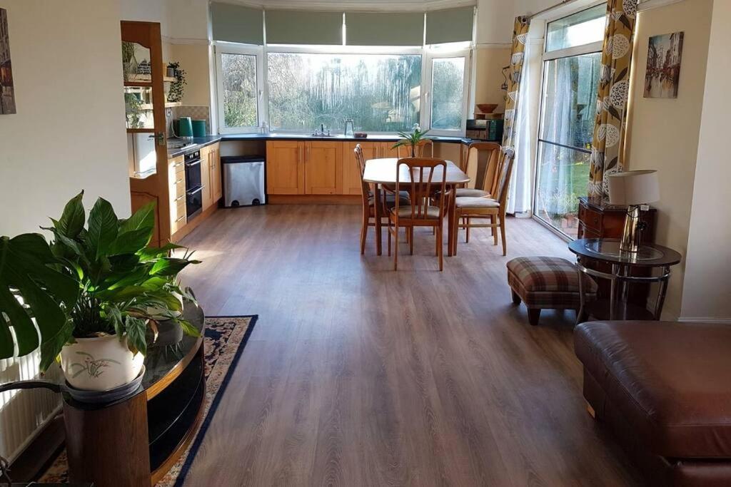 4 Bedroom Country Home Bristol Bagian luar foto